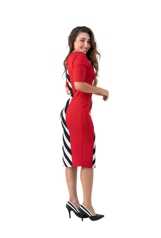 Vestido Vermelho Justo com Barrado Branco e Preto