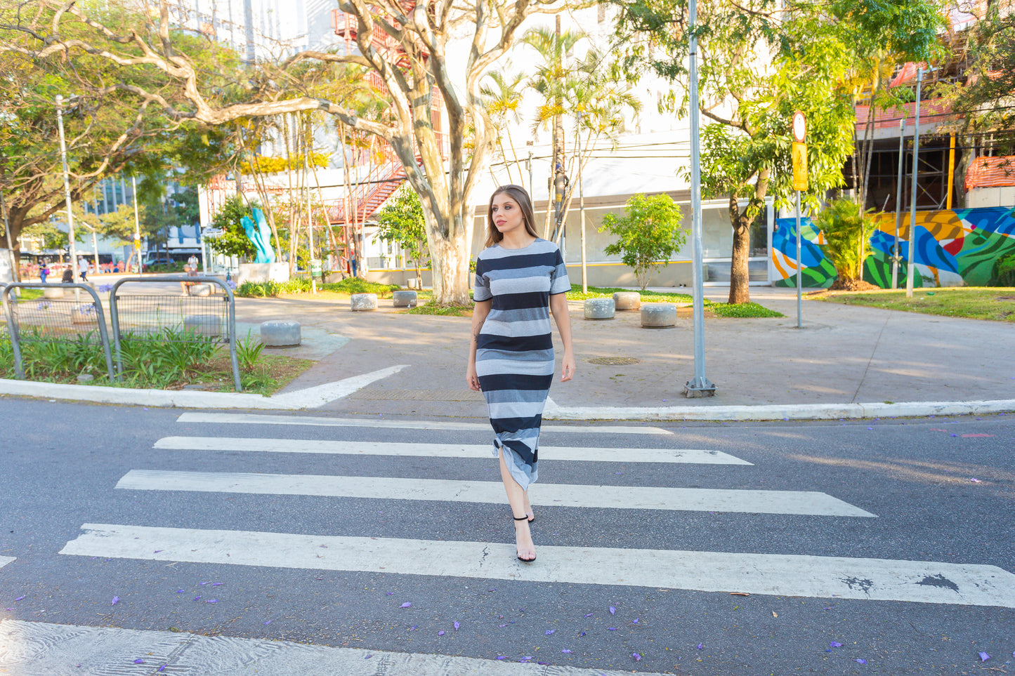Vestido Camiseta Casual Longo Listrado em Malha Listrado