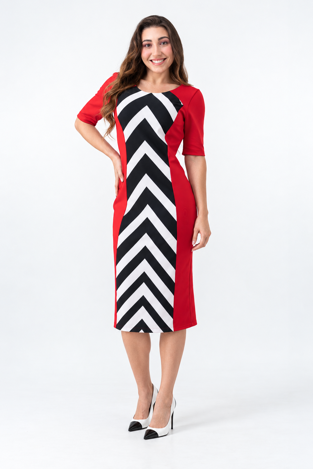 Vestido Vermelho Justo com Barrado Branco e Preto