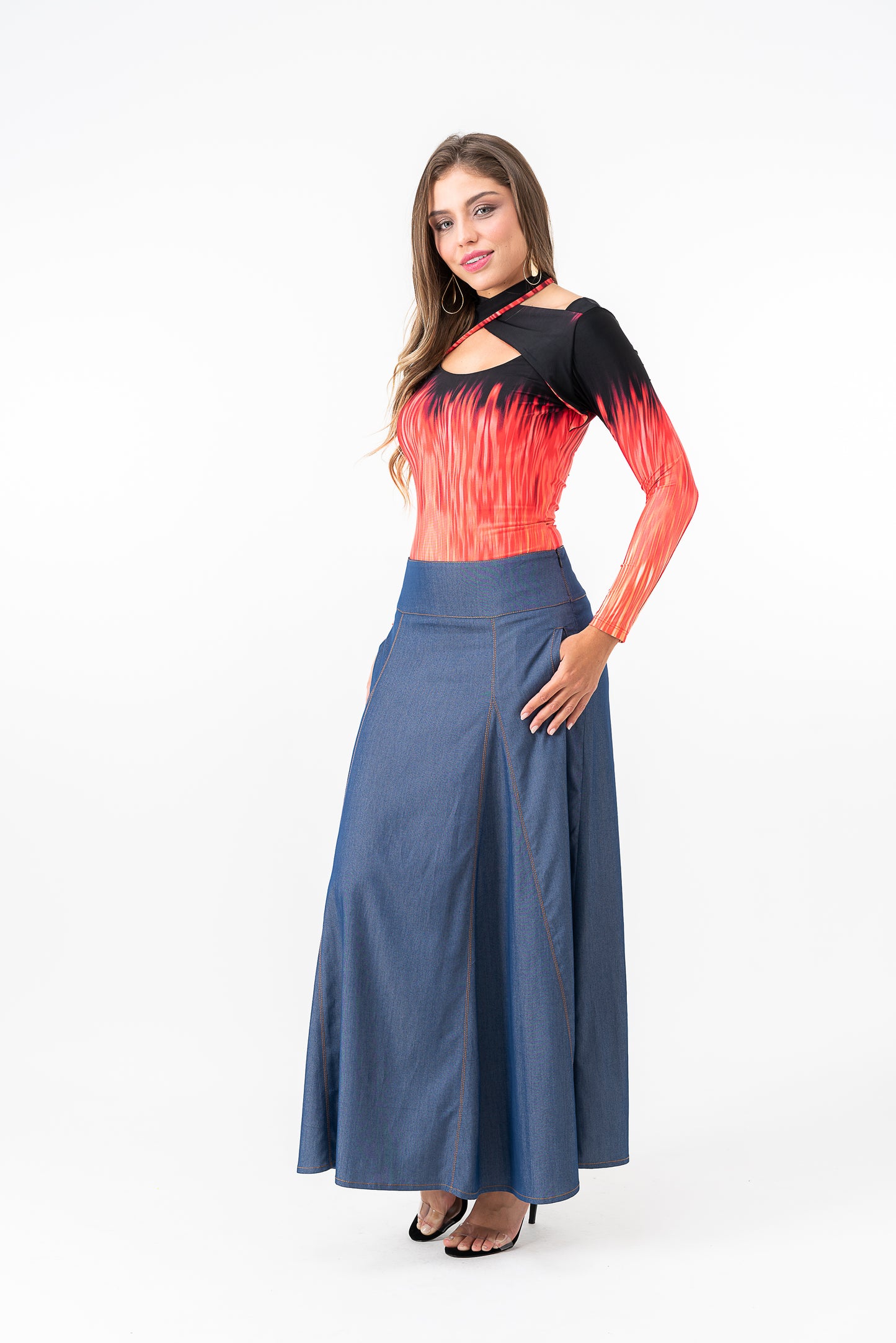 Body Feminino Estampado em Tons de Fogo com Detalhe nos Ombros