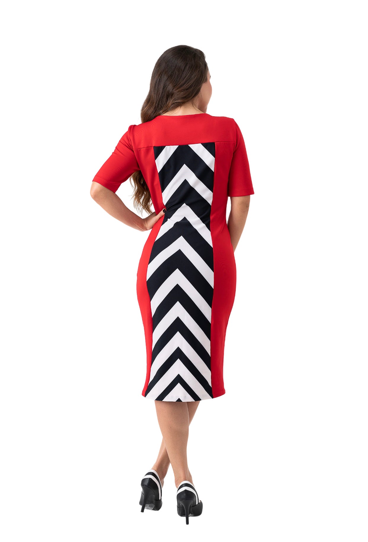 Vestido Vermelho Justo com Barrado Branco e Preto