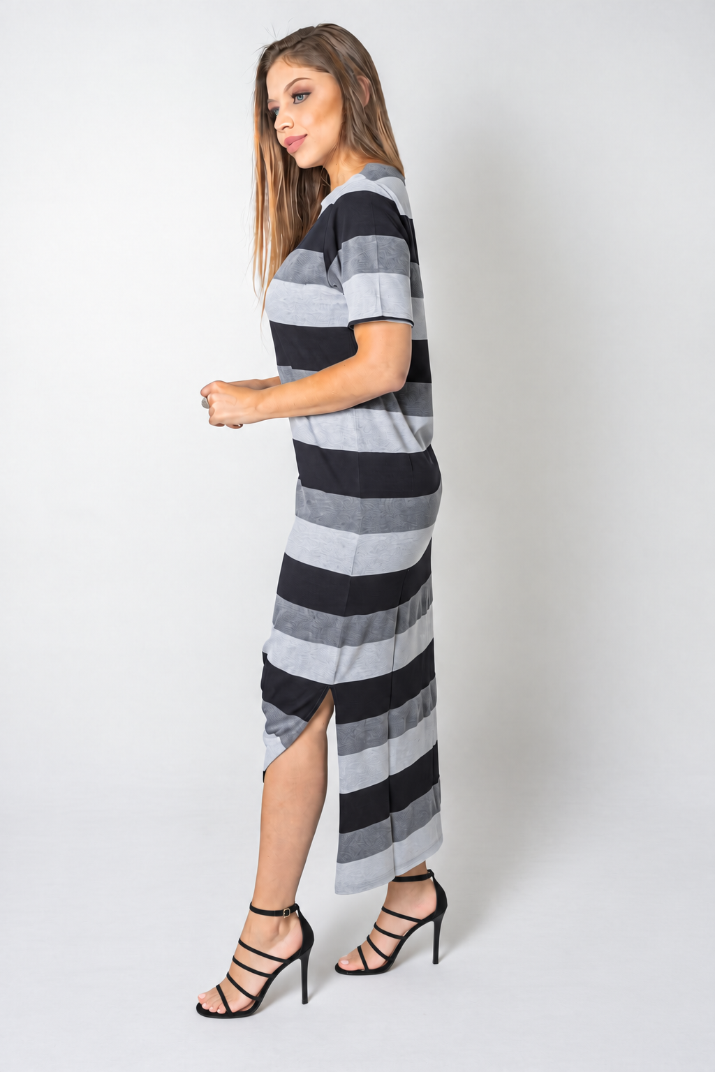 Vestido Camiseta Casual Longo Listrado em Malha Listrado