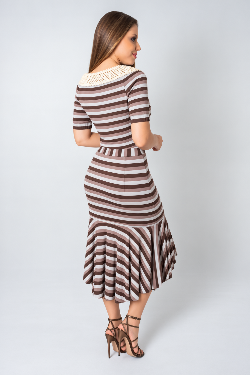 Conjunto Saia e Blusa em Malha com Detalhe em Renda Barbante