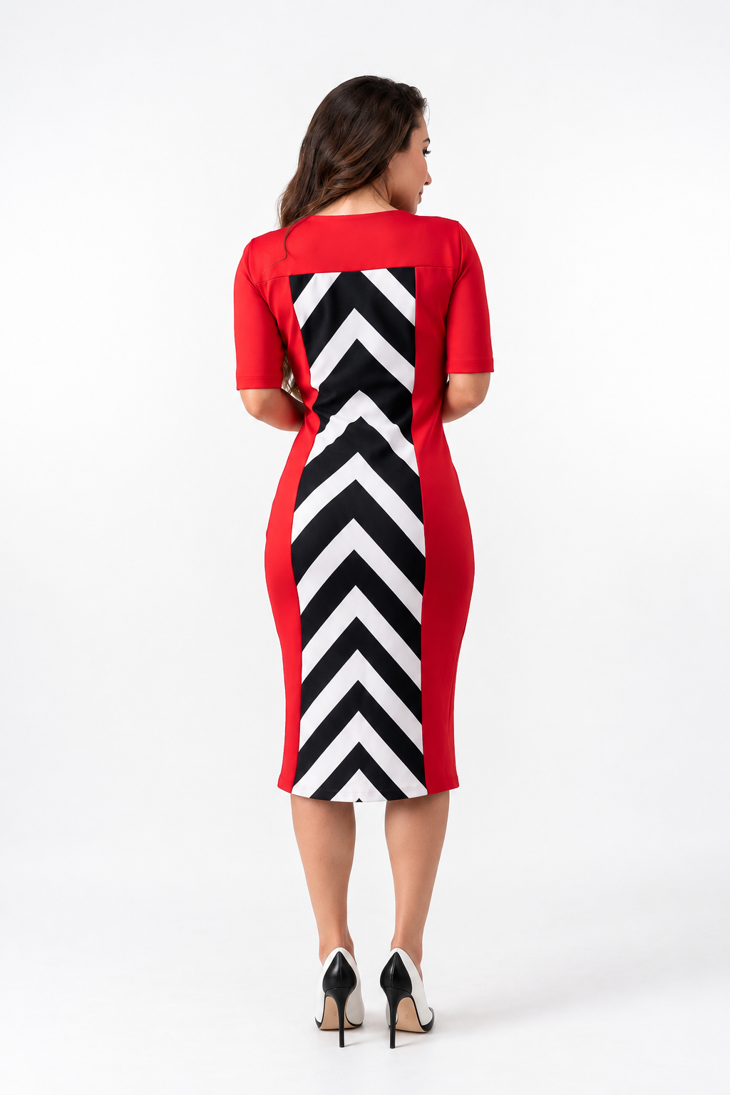 Vestido Vermelho Justo com Barrado Branco e Preto