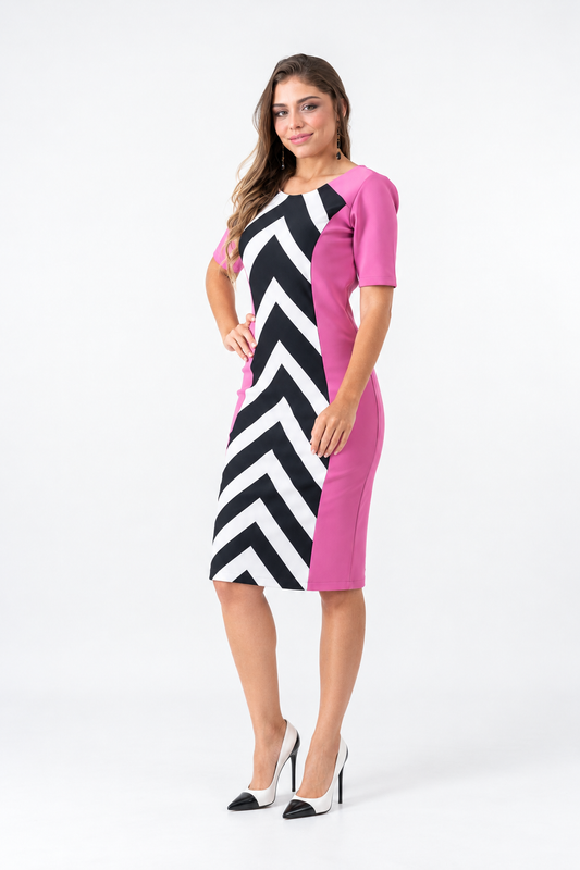 Vestido Rosa Com Barrado em Listras Preto e Branco